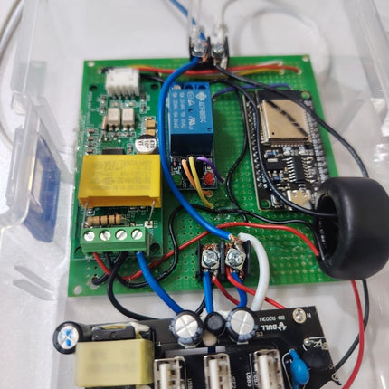 Smart Prepaid Energy Meter – ESP32 Electricity Monitor & Automated Control