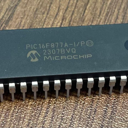 PIC16F877A-I/P 8-Bit CMOS Flash Microcontroller IC DIP-40 #M35